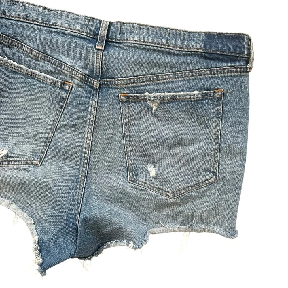 Abercrombie & Fitch The Mom Short High Rise Denim Distressed Shorts Size 34/18